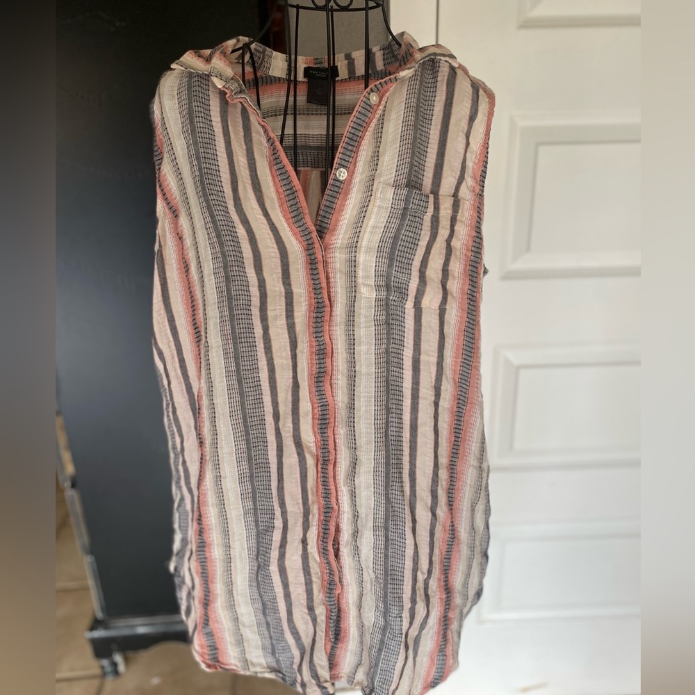 Sleeveless shirt